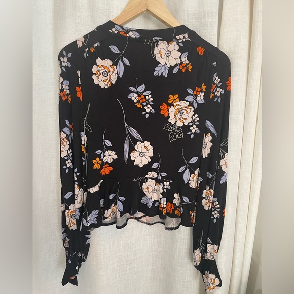 Free People Medium Faux Wrap Top with Peplum, Balloon Sleeves. Black Floral‎ - Picture 3 of 8